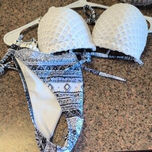 White Textured Push-Up Bikini Top with Black & White Printed Bottoms